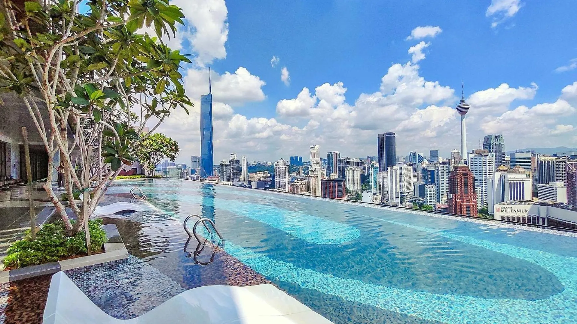 Axon Bukit Bintang Cozy 1Br Suite With Klcc View contacts
